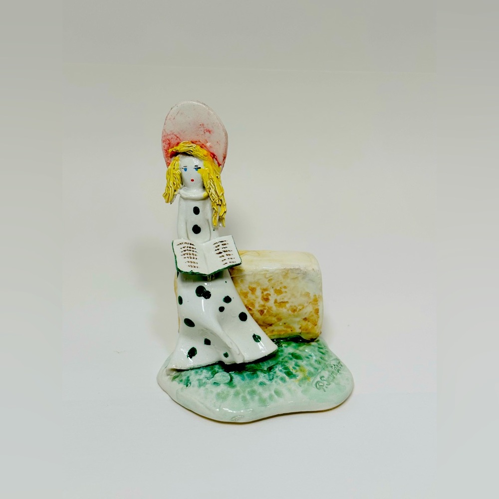Nuova Capodimonte Italy Girl Lady Sitting with Book Figurine Savastano Italy